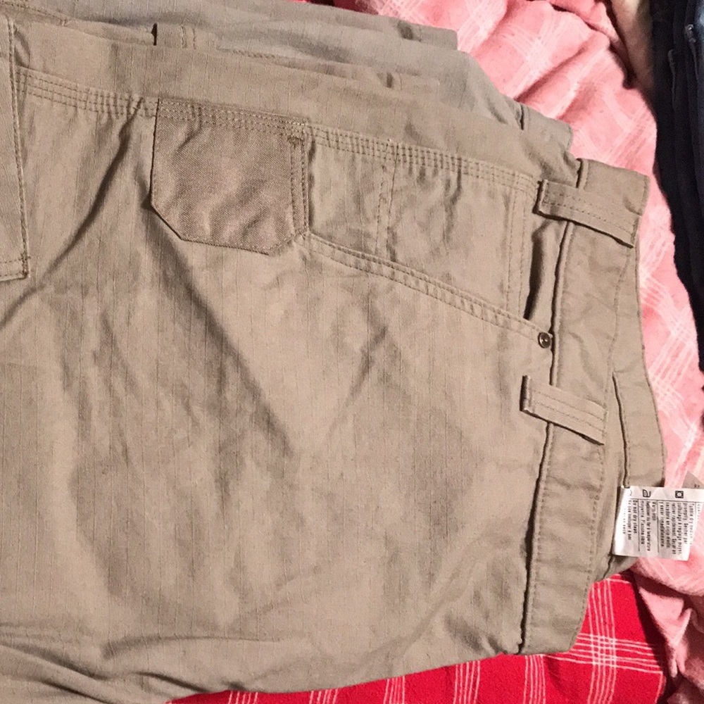 Carhartt pants with side pockets
